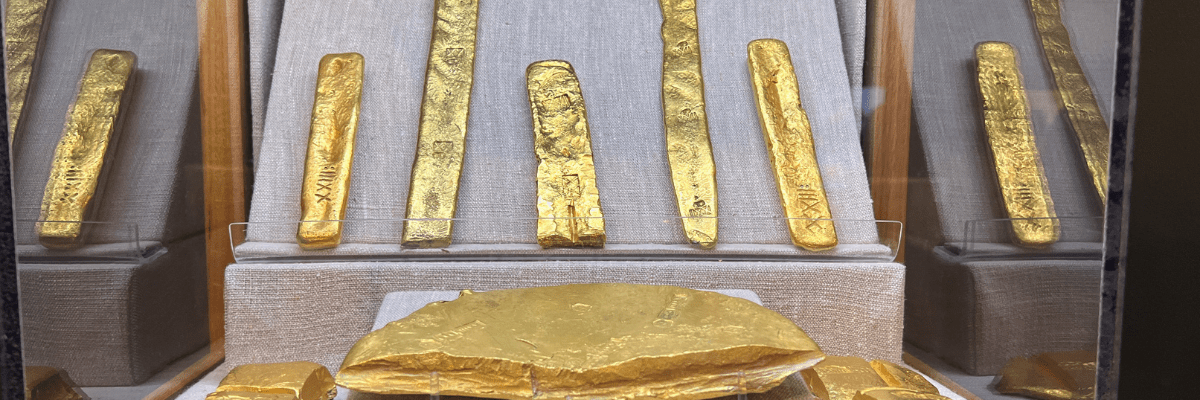 Shipwreck recovered gold bars in Mel's Fishers Maritime Museum in Key West Florida