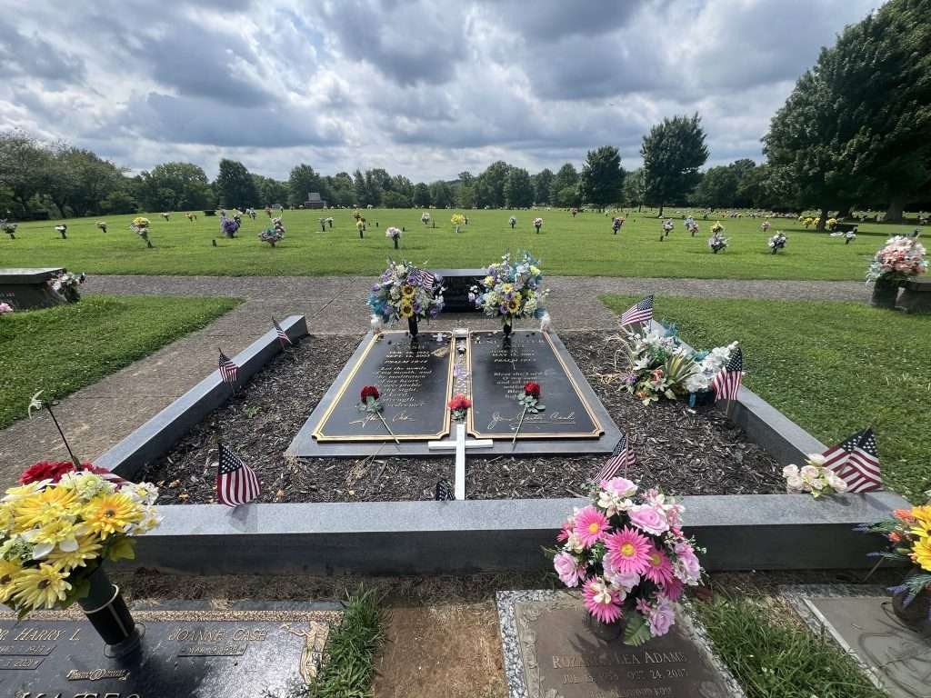 Johnny Cash and June Carter Graves